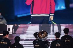 《英(yīng)雄联盟》官方祝賀(hè)Faker三連(lián)冠(guān)：2017不(bù)再是遗憾！