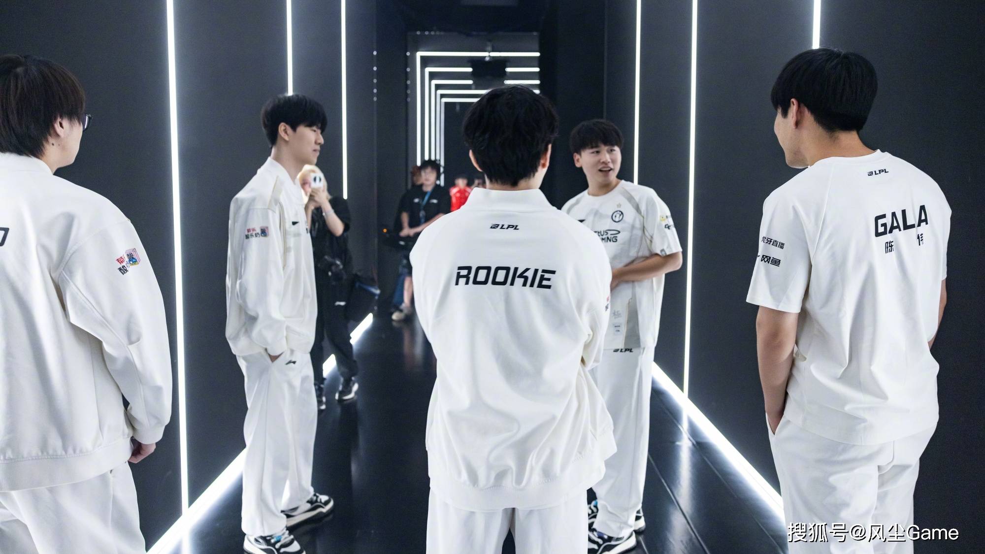 LOL世界冠军打野失业！许秀“化蝇”失败，DK被涅槃组垫底队双杀