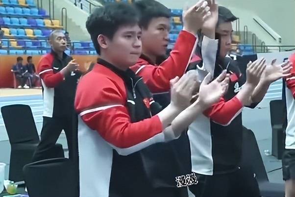 不敢看！亚锦赛国乒苦战25局翻盘日本！背后的荣光与隐忧