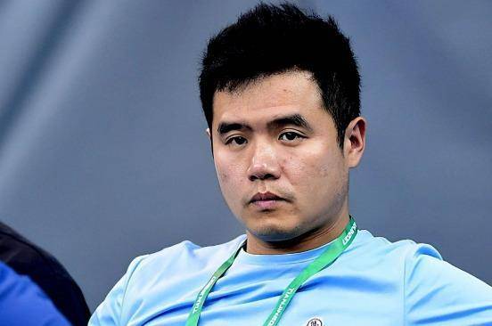 刘国正解说屡次上演神预言，轻描淡写点破比赛玄机，网友刷屏：干解说太可惜