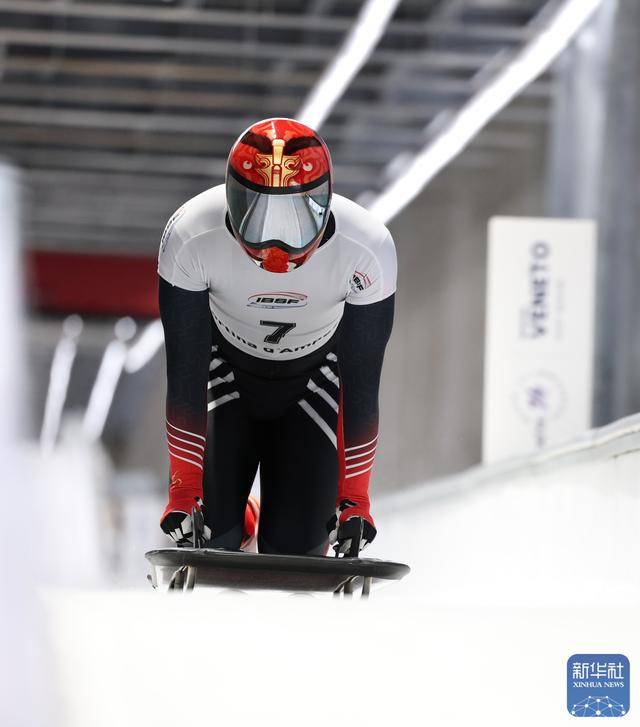 殷正获钢架雪车世界杯系列赛科尔蒂纳丹佩佐站男子个人赛季军